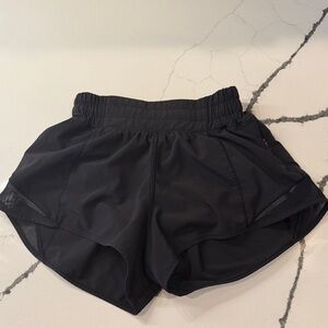 lululemon hotty hot 2.5 low rise shorts size 0
